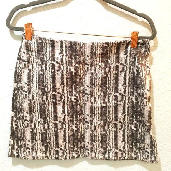 Calvin Klein Snake skin print skirt - Picture 1 of 7